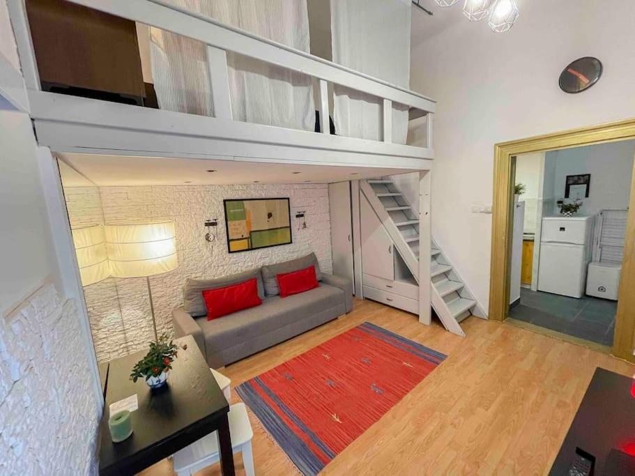 B15 Downtown Cosy